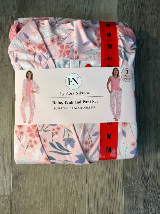 Flora Nikrooz Other - NWT FN by Flora Nikrooz Pink Floral Robe, Tank & Pant 3-Piece PJ Set